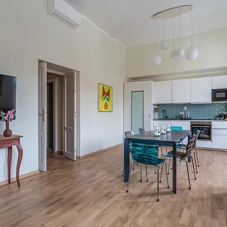 Iflat Vatican New Bright & Comfy 3 Bedroom Рим