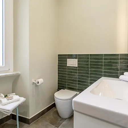 Iflat Vatican New Bright & Comfy 3 Bedroom Рим